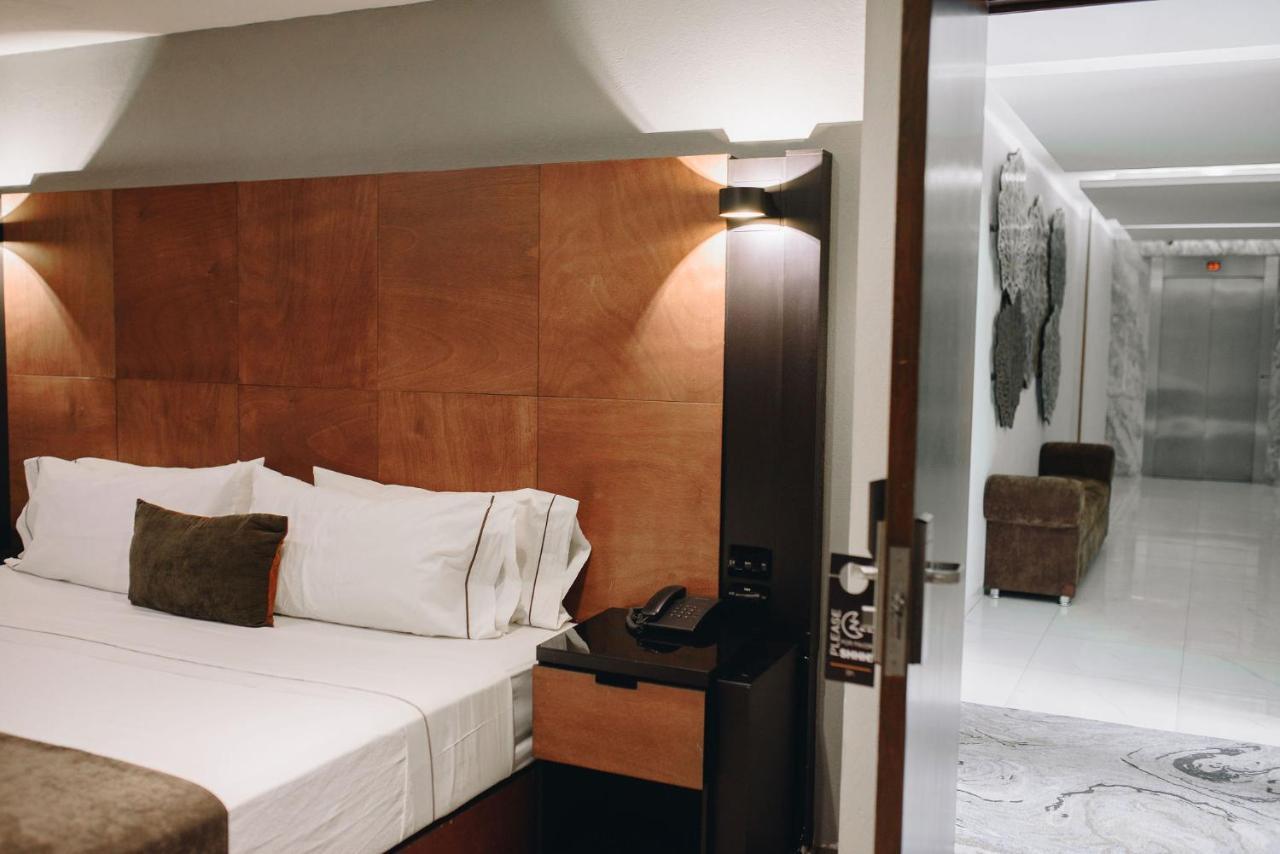 Hotel Dali Plaza Ejecutivo Guadalajara Zewnętrze zdjęcie